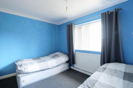 2 bedroom end of terrace house to rent - Photo 4