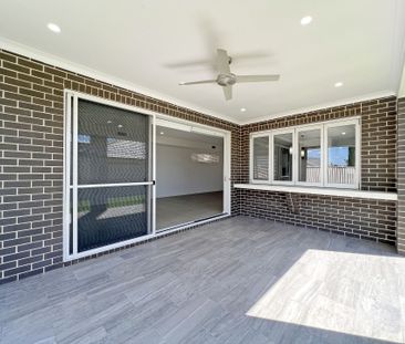 Stunning Family Home in Hamlyn Terrace! - Photo 1