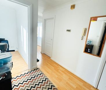 Room in a Shared Flat, Winnipeg Quay, M50 - Photo 5