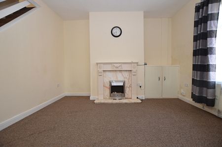 2 Bedroom Terraced House - Photo 2