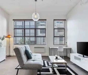 Living With Style - Photo 2