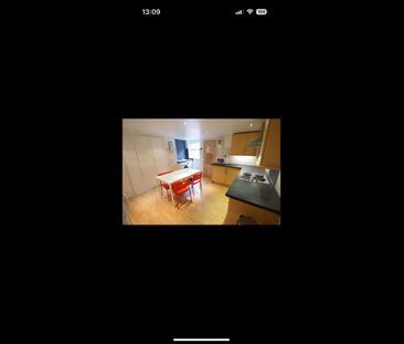 Room in a Shared House, Burchett Place, LS6 - Photo 2