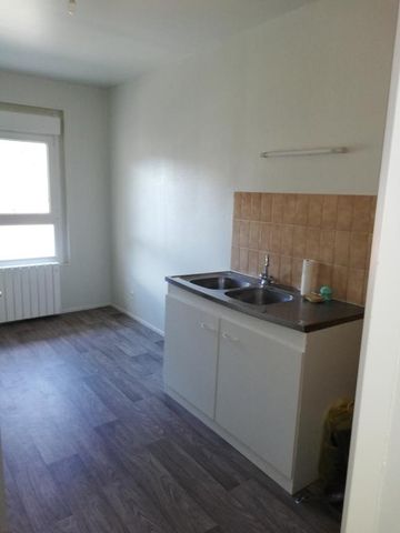 Location : Appartement 2 pièces 51 m2 – ST HIPPOLYTE - Photo 2