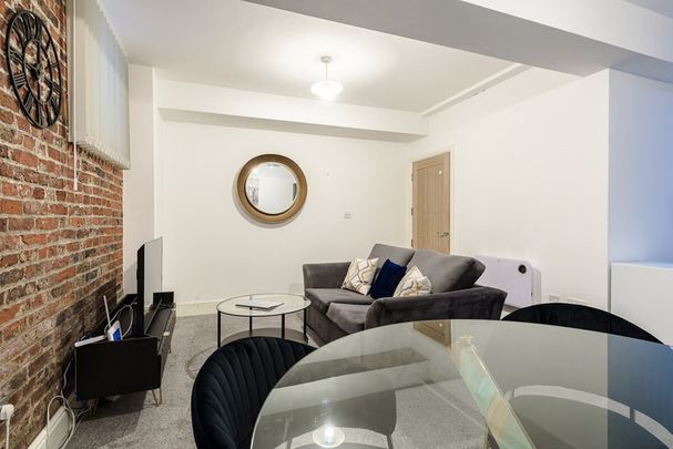 High Street - Photo 1