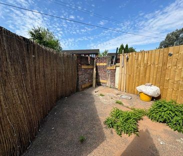 2 bedroom terraced house to rent - Photo 4