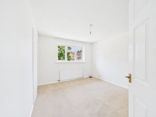 The Bassetts, Stroud, Gloucestershire, GL5 - Photo 1