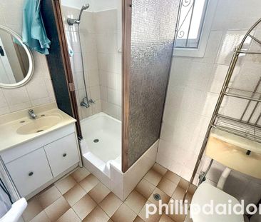 CHARMING FAMILY HOME - Photo 3