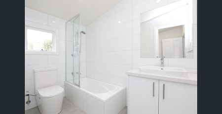 Light-filled home in leafy Flemington - Photo 4