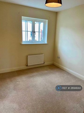 2 bedroom semi-detached house to rent - Photo 3