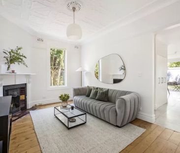 Two-bedroom semi in prime village location - Photo 2