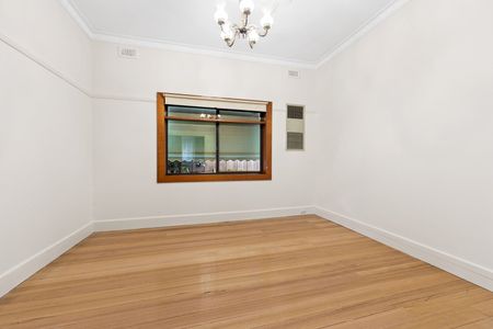 63 Ward Grove, Pascoe Vale South VIC 3044 - Photo 2
