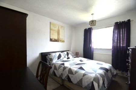 5 bedroom Semi-detached house to rent - Photo 3