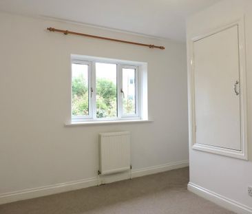 2 bedroom semi-detached house to rent - Photo 5
