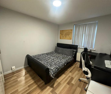 3 bedroom private hall to rent - Photo 3