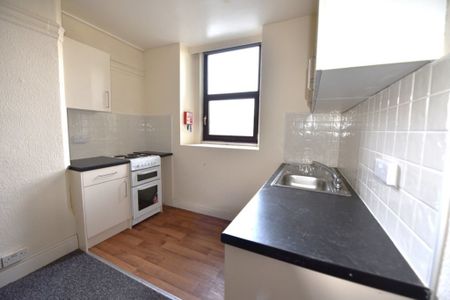 1 bedroom Flat in Towers Flat 1, Leeds - Photo 3