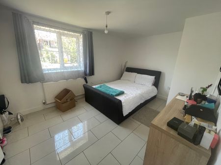 1 Stokes Close, LE8 4GP, Blaby - Photo 2