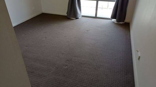 Fabulous 1 Bedroom 2 Bathroom Apartment - Photo 1