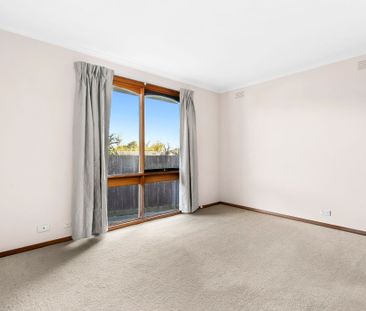 Family living in Belmont's heart - Photo 2