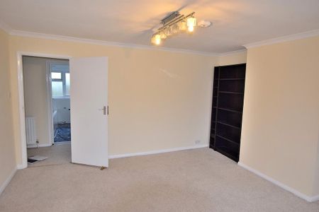 2 bedroom maisonette to rent - Photo 2