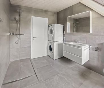 Grosszügige, helle Dachwohnung mit saniertem Bad - Photo 3