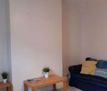 2 bedroom private hall to rent - Photo 2