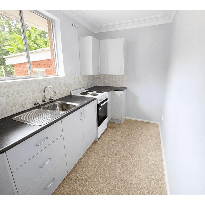 Freshly Painted & Brand New Kitchen - Photo 1