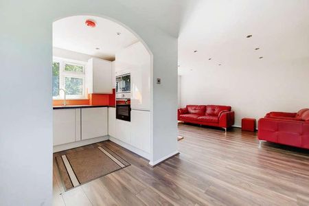 Streamside Close, Edmonton, London, N9 - Photo 3