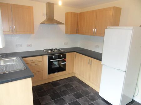 2 bedroom terraced house to rent - Photo 4
