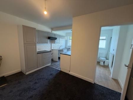 2 bedroom Terraced House To Let - Photo 5