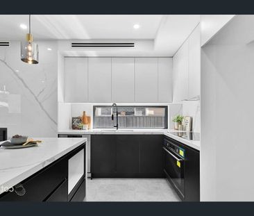 Spacious 5-Bedroom Duplex!! - Photo 6