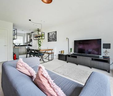 3 bedroom semi-detached house to rent - Photo 2