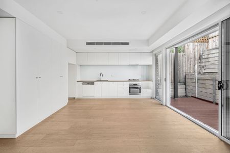 Modern Two Bedroom Townhouse - Photo 4