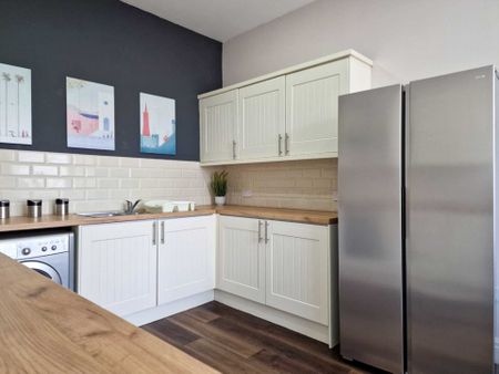 Stunning 4-Bedroom Terrace House with Sea View on St Chads Road, Blackpool - Photo 5