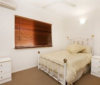 NEAT FAMILY HOME - Photo 4