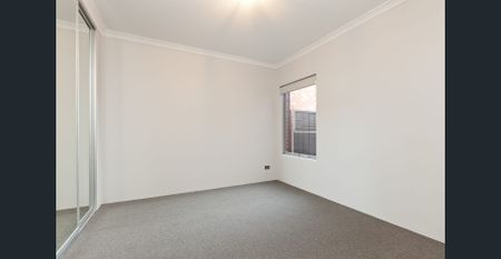 Trendy Townhouse Overlooking Hyde Park - Photo 4