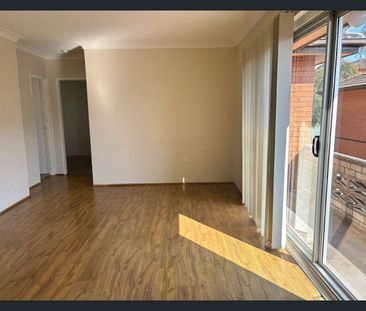 Spacious 2 Bedroom with large Garage - Photo 4