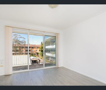 Renovated Apartment Moments From Dee Why Beach - Photo 1