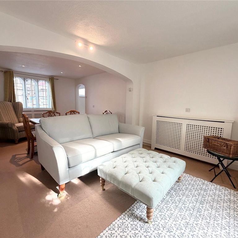 2 bedroom end of terrace house to rent - Photo 1