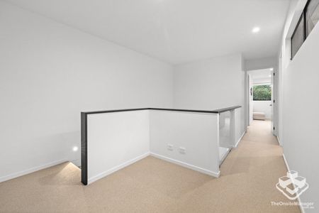 Elegant 4-Bedroom Townhouse in Premium Complex with Resort-Style Pool - Photo 2