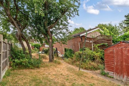 3 bedroom semi-detached house to rent - Photo 5