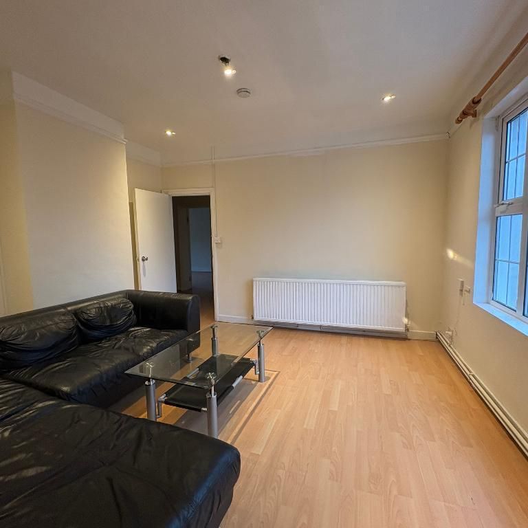 2 bedroom flat to rent - Photo 1