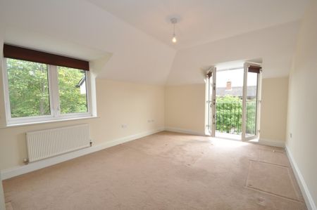 2 bedroom Apartment - Moors Walk, Welwyn Garden City - Photo 5