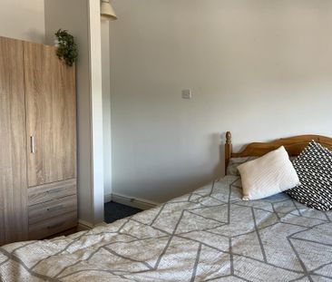 3 bedroom terraced house to rent - Photo 6