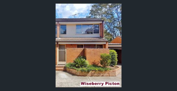 Two Bedroom Townhouse !! Great Location. - Photo 1