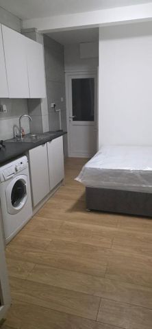 Terraced house to rent - Photo 4