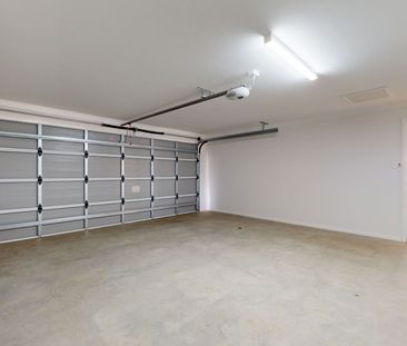 Stunning Modern Home - Photo 4