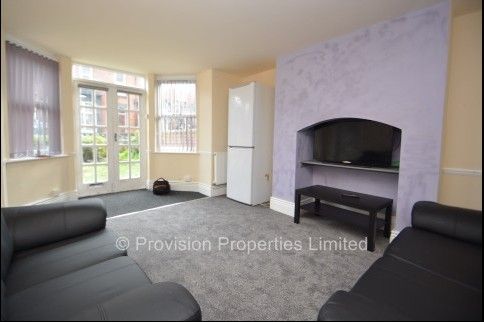 3 Bedroom House Near Leeds University - Photo 1