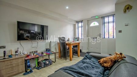 1 Bedroom Flat for rent in Beechwood Crescent - Photo 2