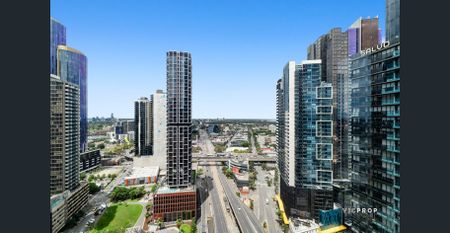 LIGHT, VIEWS & LIFESTYLE IN A PRIME LOCATION - Photo 2