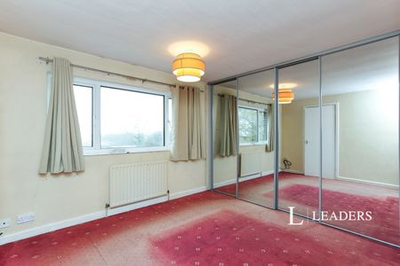 3 bedroom house to rent Pine Ridge, Tonbridge, TN10 - Photo 4